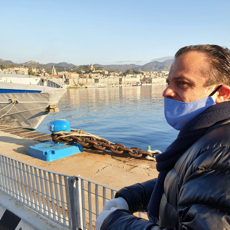 Il sindaco Cateno De Luca al porto di Messina