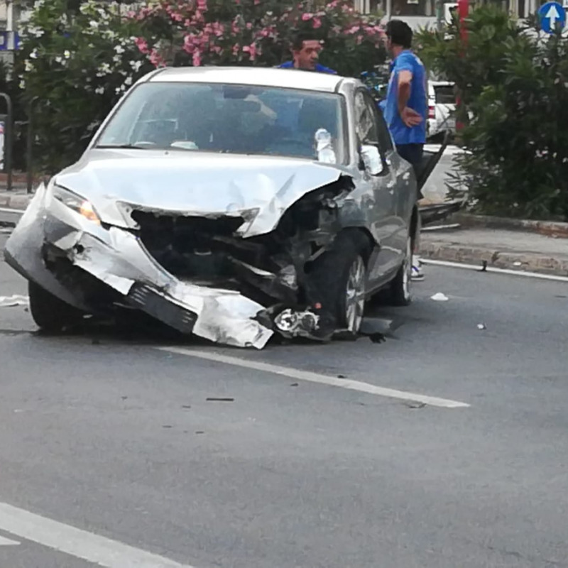 Incidente viale Regione Siciliana (foto di Marcella Chirchio)