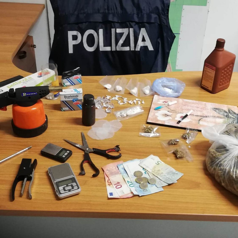 Blitz in un "laboratorio" di crack a Palermo