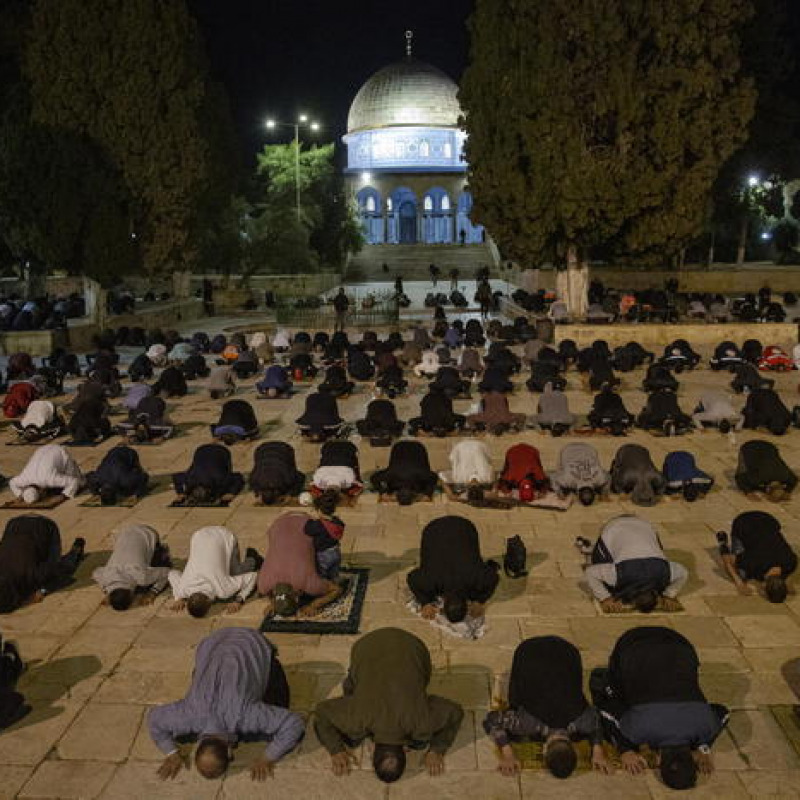 epa08455505 Palestinian Muslims attend Al-Fajr prayer for the first time in more than two months at Al Aqsa mosque, in Jerusalems old city, after it was reopened early 31 May 2020. The compound was closed due to Israeli health authorities restrictions aimed at curbing the widespread of the SARS-CoV-2 coronavirus which causes the Covid-19 disease. EPA/STR