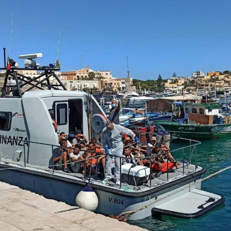 Migranti da Lampedusa a Porto Empedocle