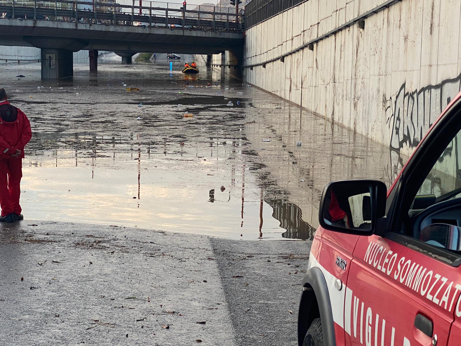 Sono più di tre mesi che manca la luce su un lampione in viale Francesco  Baracca 