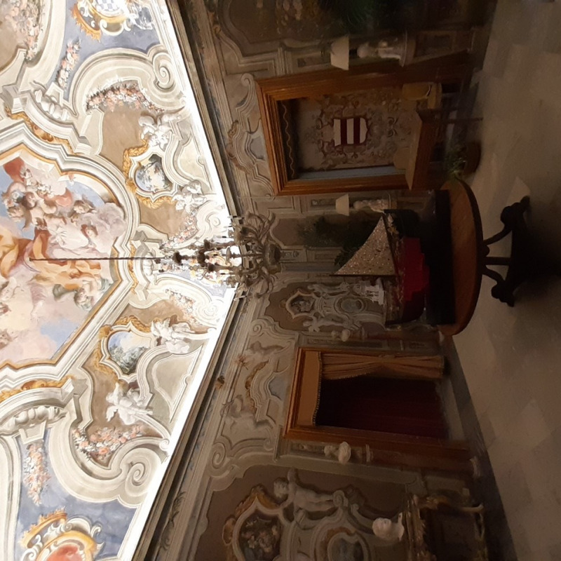 Uno dei saloni di rappresentanza del piano nobile di Villa Niscemi