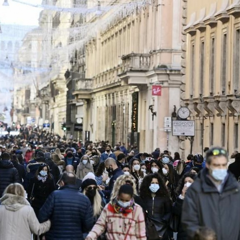 Folla per le strade di Roma