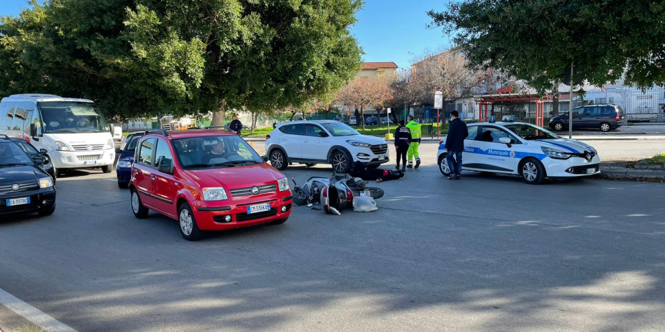 Incidente tra scooter e auto in via Ernesto Basile a Palermo: un ferito ...