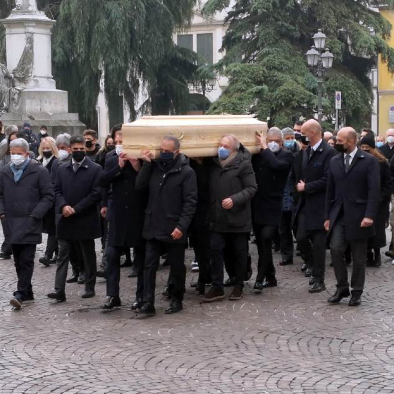 I funerali di Paolo Rossi: la bara in spalla ai suoi compagni di Spagna '82