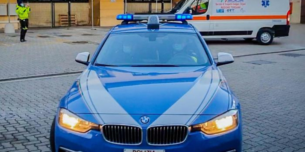 Ha Spento Il Segnale Lampeggiante Blu Di Un'auto Della Polizia