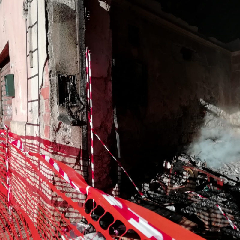 Incendio in una palazzina a Ballarò, a Palermo