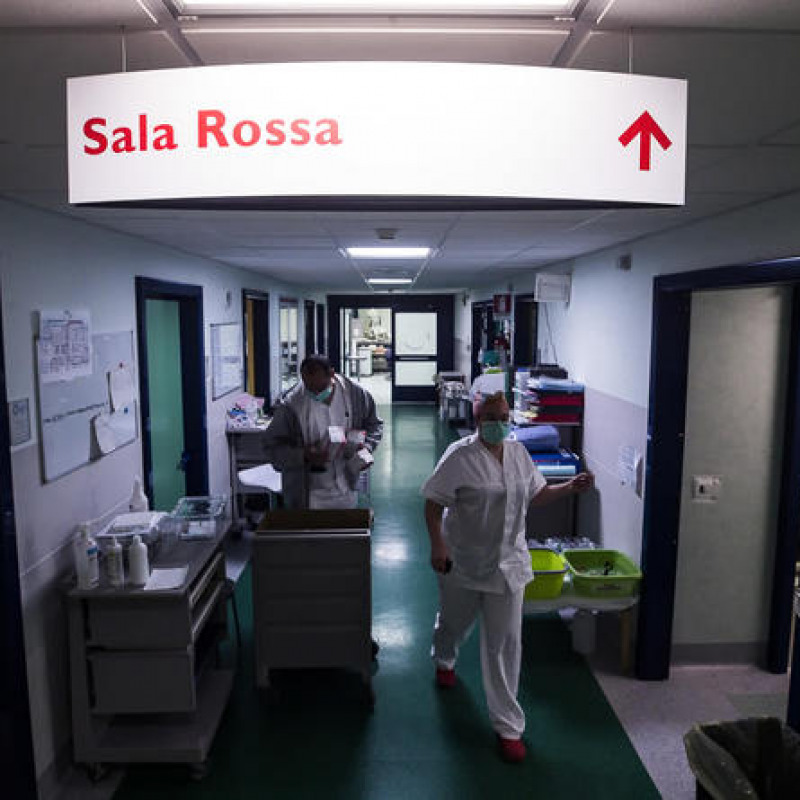 Medici ed infermieri nel reparto di terapia intensiva dell'ospedale Policlinico Tor Vergata