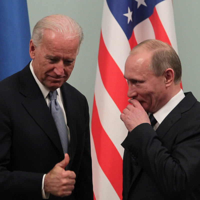 Joe Biden e Vladimir Putin in un loro incontro del 2011