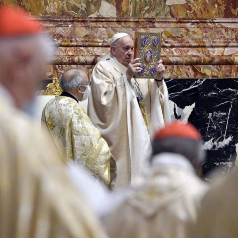 Il Papa durante la messa nel giorno di Pasqua