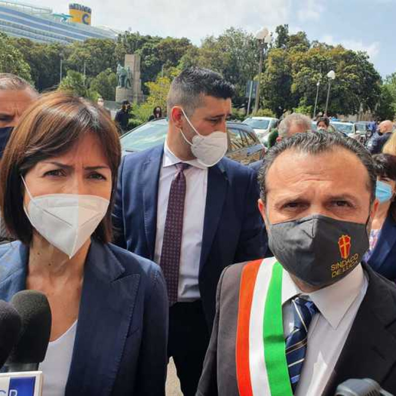 Il ministro per il Sud Mara Carfagna e il sindaco di Messina Cateno De Luca