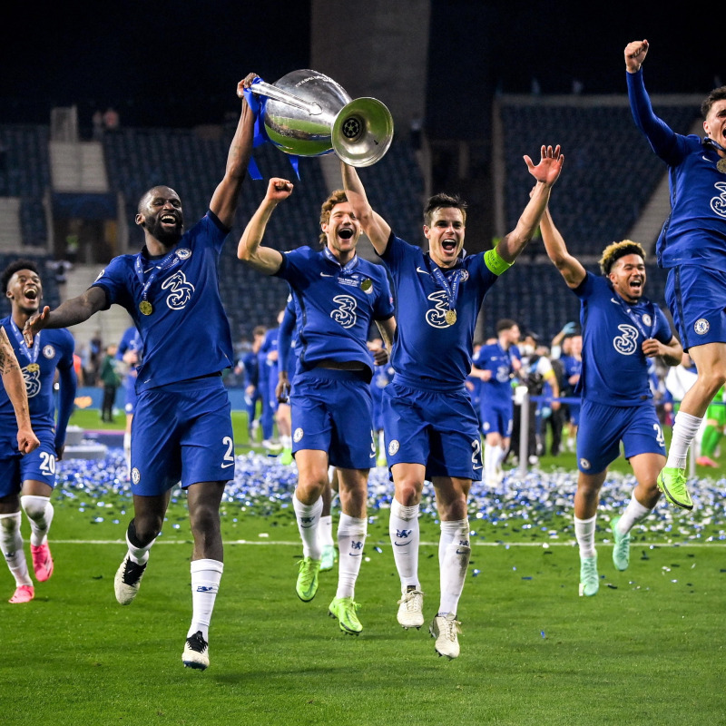 I giocatori del Chelsea fanno festa dopo la vittoria della Champions
