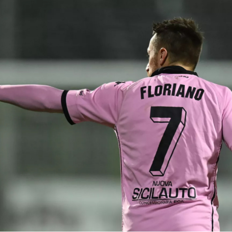 Floriano realizza il gol dell'1-0 su rigore (Foto palermofc.com)