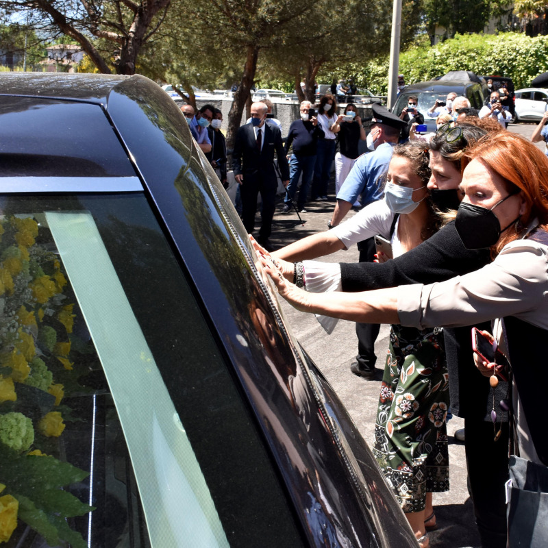 Funerali in forma privata per Franco Battiato morto ieri a 76 anni