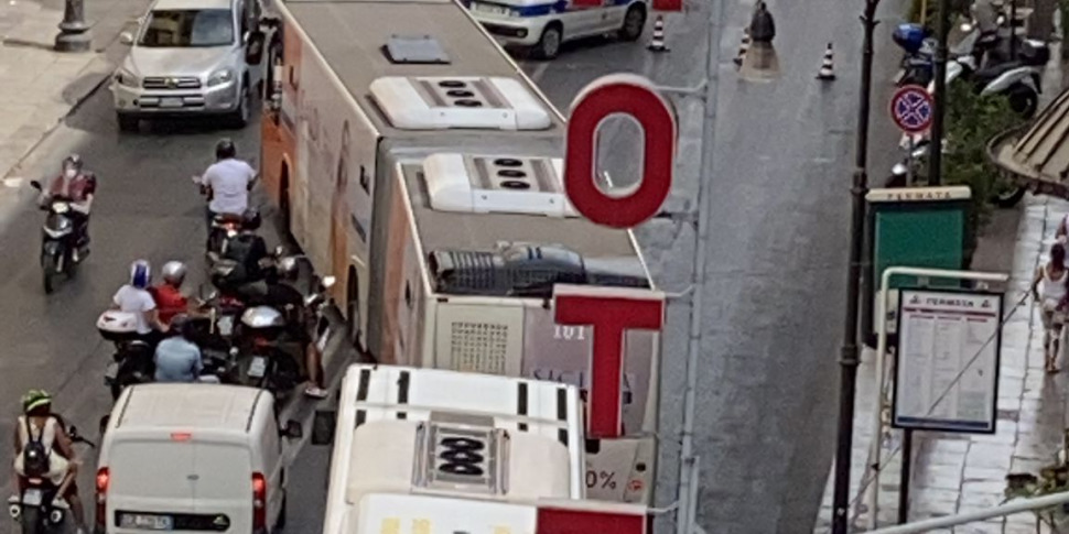Palermo, due incidenti in via Roma: 4 le moto coinvolte e traffico in ...