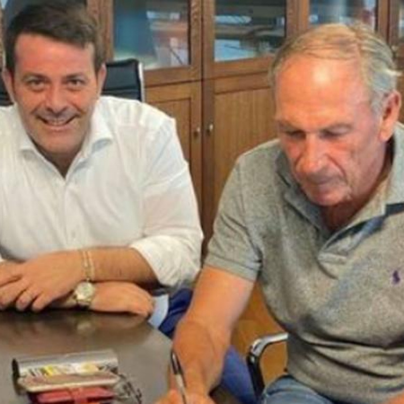 Zeman firma il contratto che lo lega al Foggia