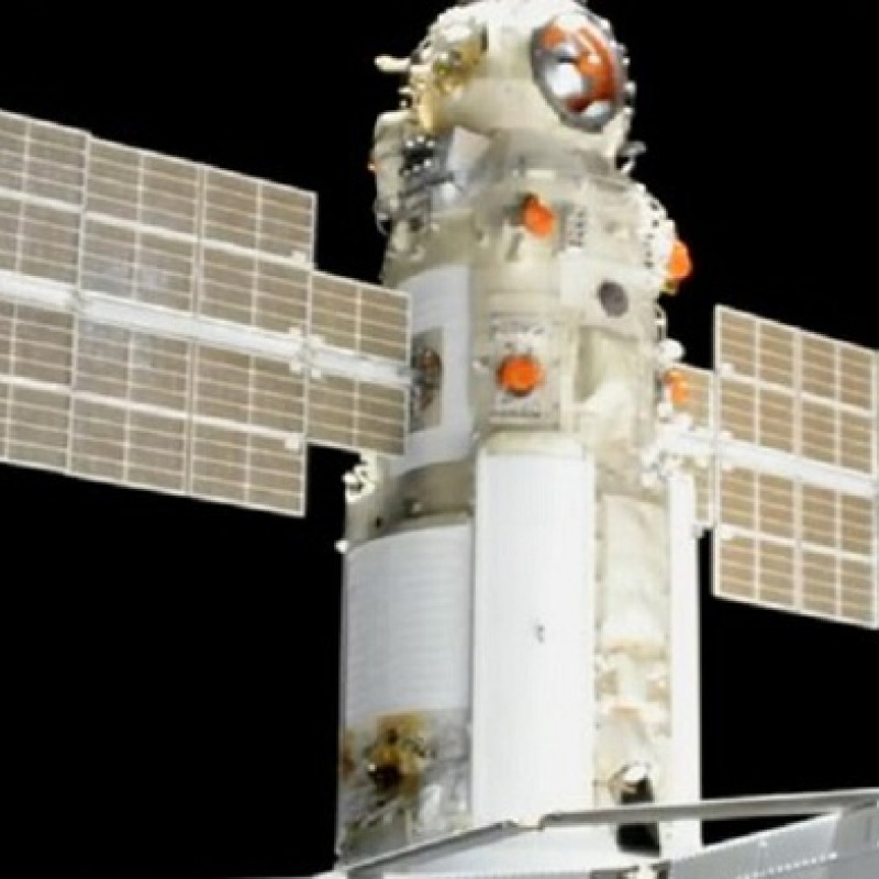 Il nuovo modulo-laboratorio russo Nauka agganciato alla Stazione Spaziale Internazionale