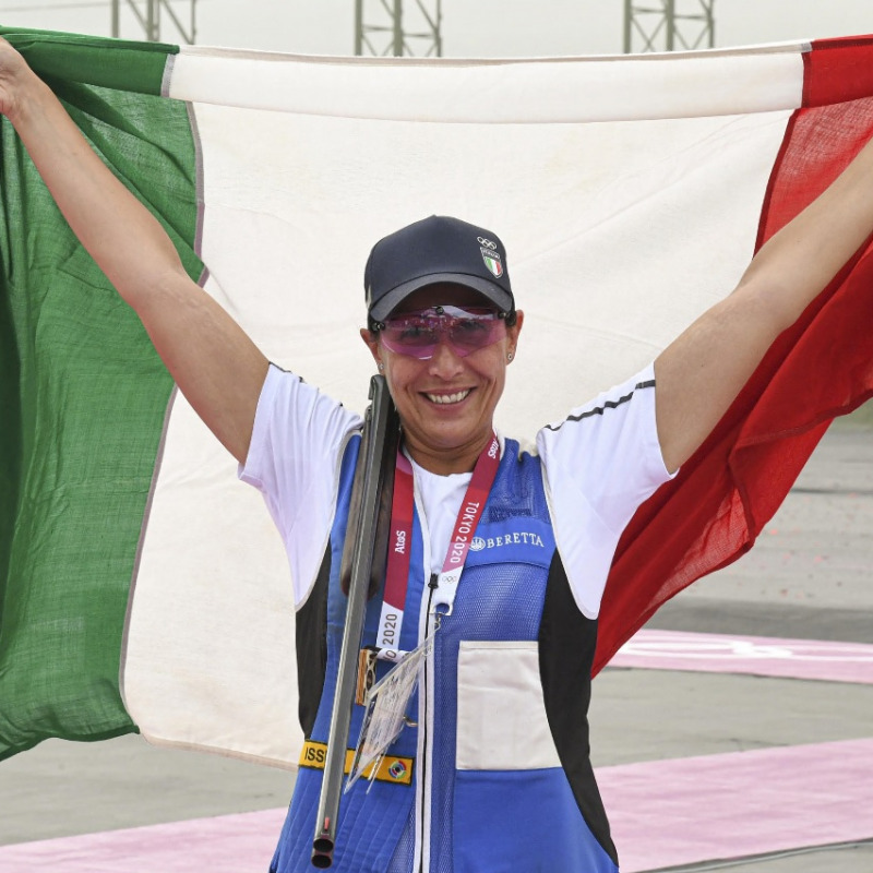 Diana Bacosi vince l'argento alle Olimpiadi di Tokyo nel tiro a volo