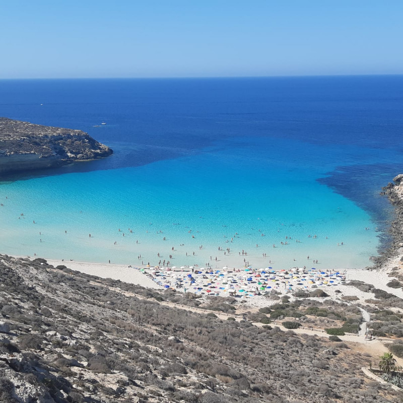 La Spiaggia dei Conigli di Lampedusa: una parte è chiusa, il numero di accessi limitato