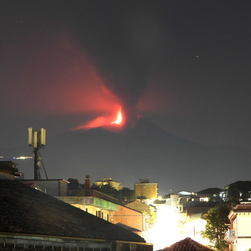 La foto pubblicata su Facebook dal vulcanologo dell'Ingv di Catania, Boris Behncke