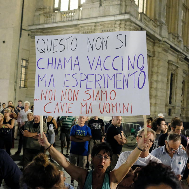 Manifestazione contro il green pass a Torino