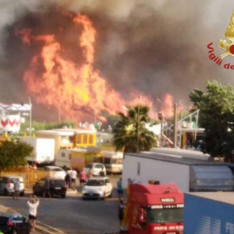 Incendio a Campomarino Lido, in provincia di Campobasso