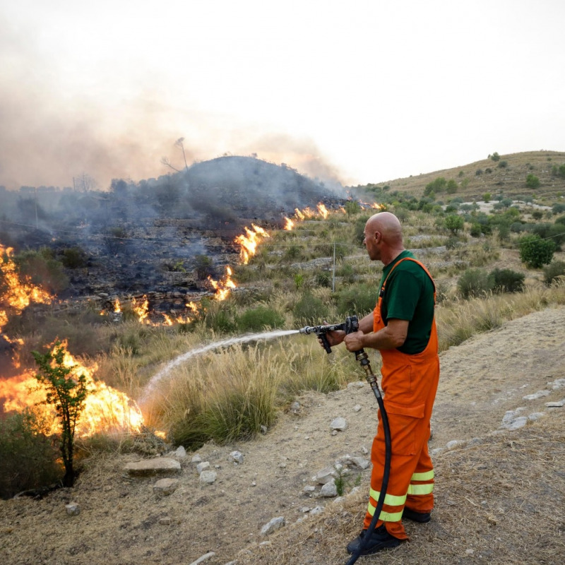 L'incendio nella zona di Calaforno, nel Ragusano