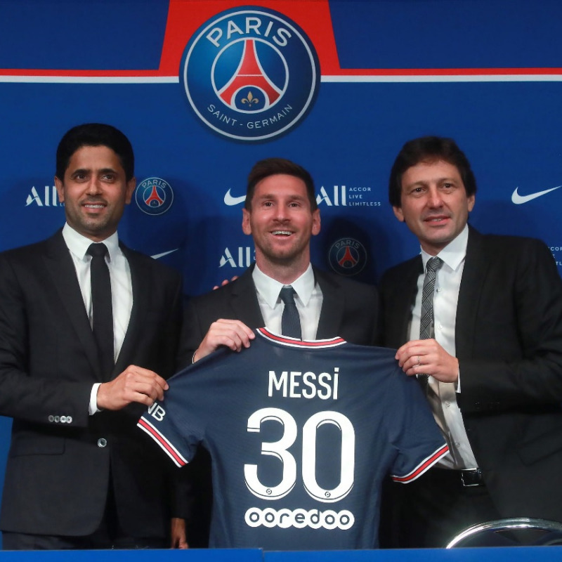 Messi durante la conferenza stampa di presentazione a Parigi