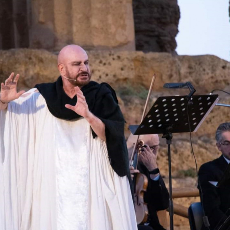 Sebastiano Lo Monaco interpreta l'Iliade alla Valle dei Templi