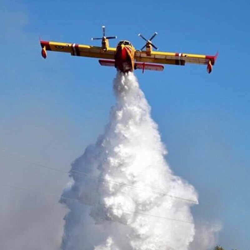 Canadair in azione (foto d'archivio)