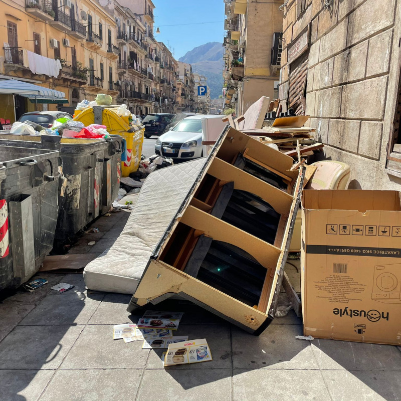La discarica in via Marinuzzi a Palermo