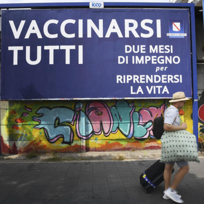 Vaccini: Speranza 'obbligo se serve, Governo non ha paura'