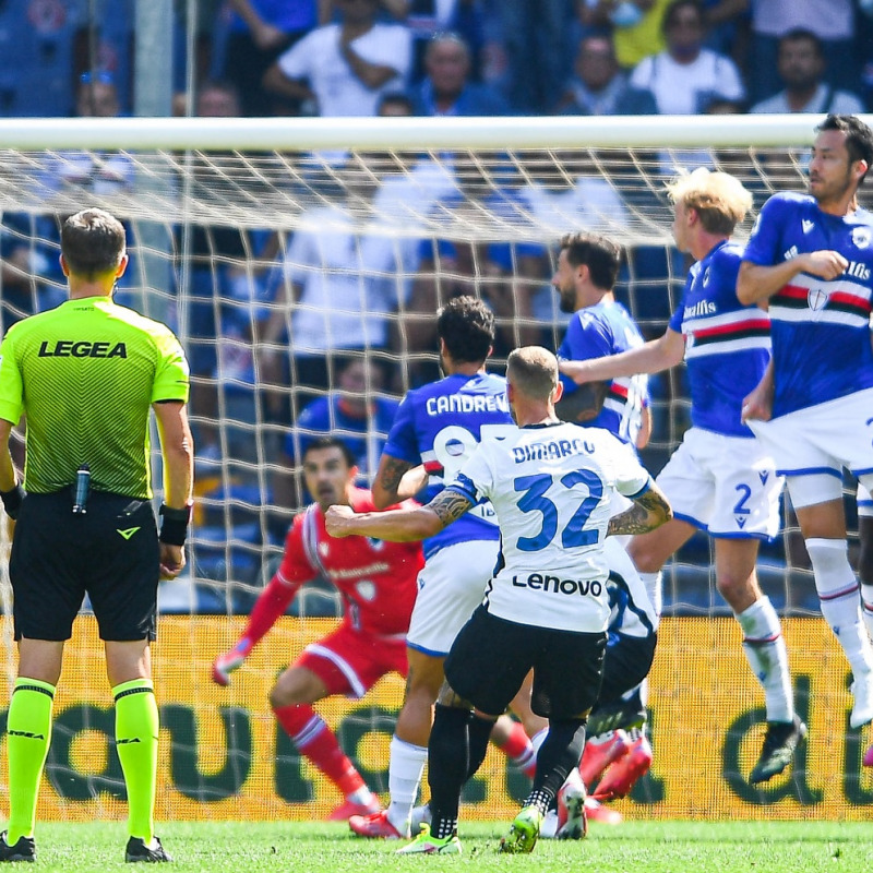Dimarco segna su punizione il goll'1-0 per l'Inter