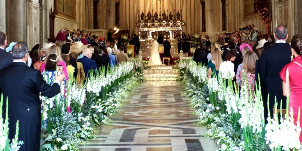 https://assets.gds.it/2021/09/Foto-matrimonio-Don-Jaime-di-Borbone-e-Lady-Charlotte-Diana-Lindesay-Béthune-MONREALE_0047-foto-EGA_58823117-970x485.jpg
