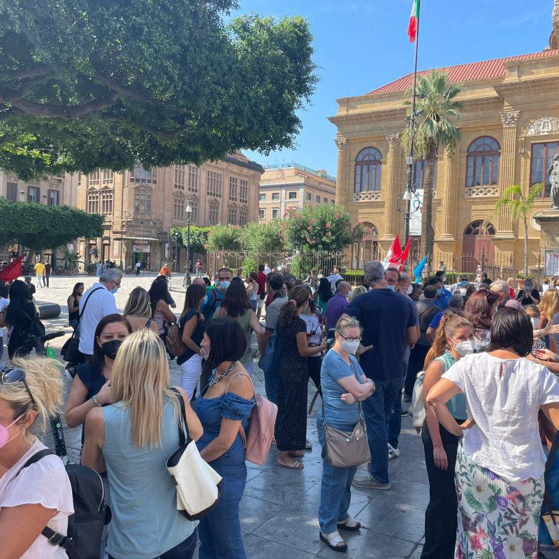 La protesta dei lavoratori di Almaviva a Palermo