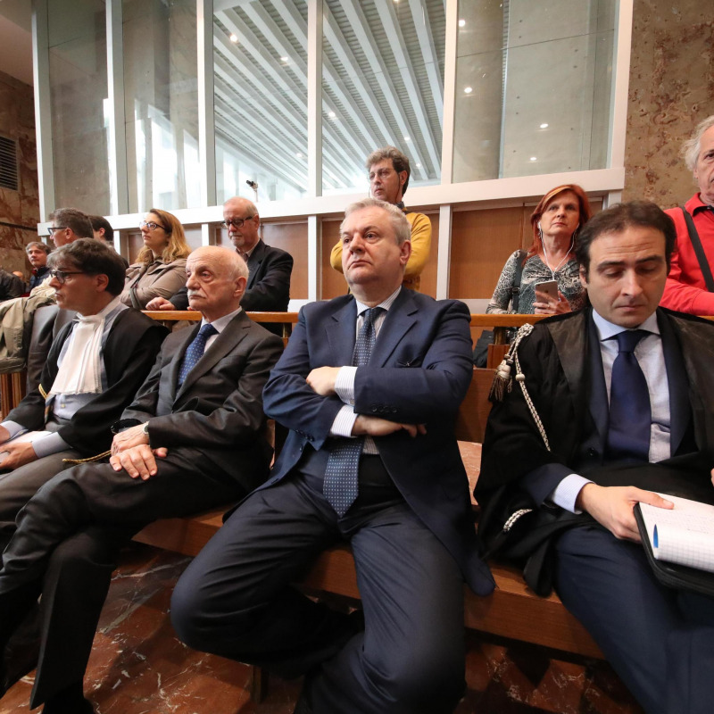 Mario Mori e Giuseppe De Donno, affiancati dai loro avvocati, all’apertura del processo d’appello