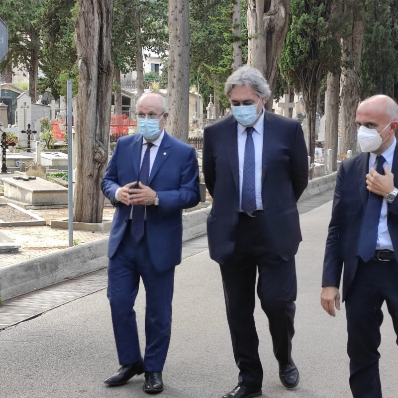 Il sopralluogo ai Rotoli: go: da sinistra, il prefetto Giuseppe Forlani, l’assessore Toni Sala e il vicesindaco Fabio Giambrone