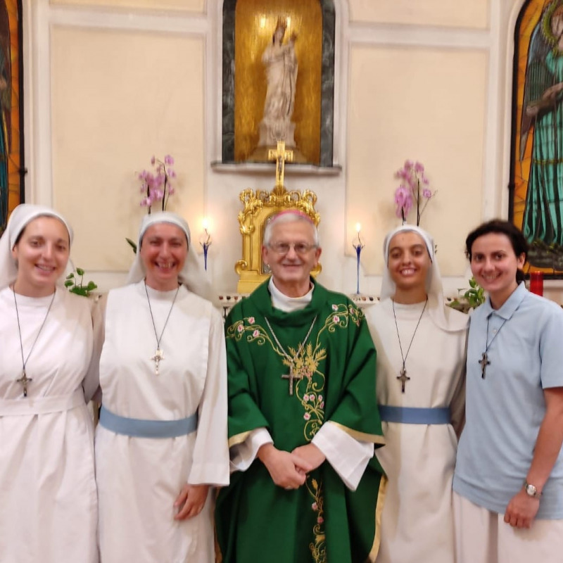 Il vescovo Fragnelli, le tre suore e la postulante
