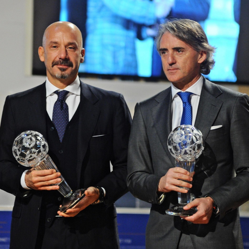 Gianluca Vialli (L) and Roberto Mancini pose during the ''Hall of Fame of Italian soccer'' award ceremony in Florence, Italy, 22 February 2016. ANSA/MAURIZIO DEGL'INNOCENTI