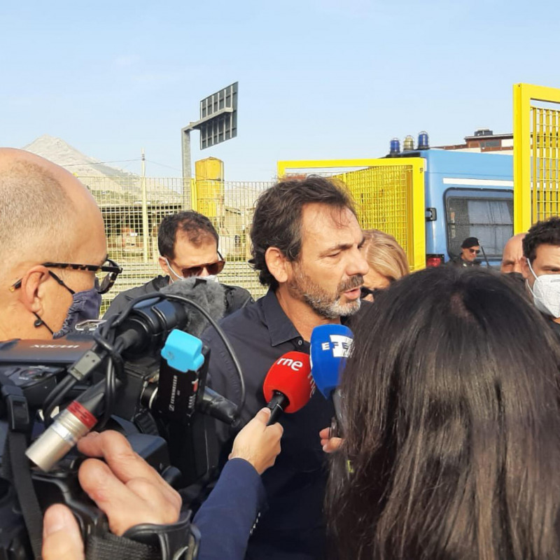 Oscar Camps, fondatore dell'Ong Open Arms, davanti al carcere di Pagliarelli, a Palermo, dove inizia il processo a Matteo Salvini (foto di Alfredo Pecoraro)