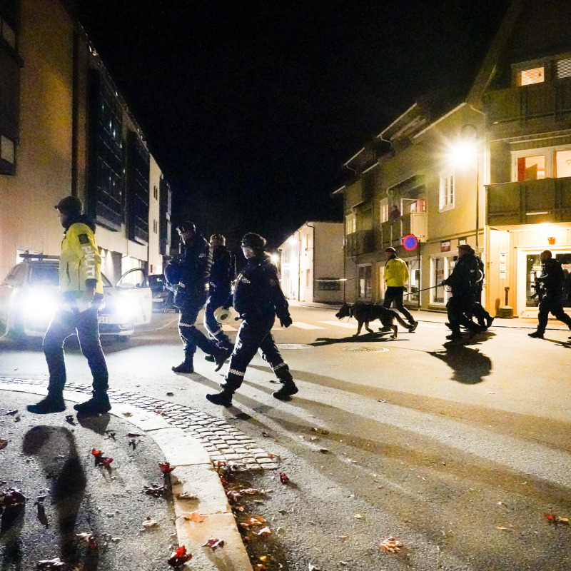 La polizia sui luoghi della strage, a Kongsberg