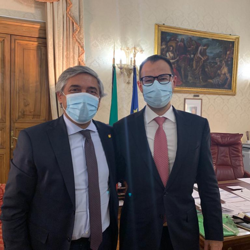 L'assessore regionale Toni Scilla e il ministro Stefano Patuanelli