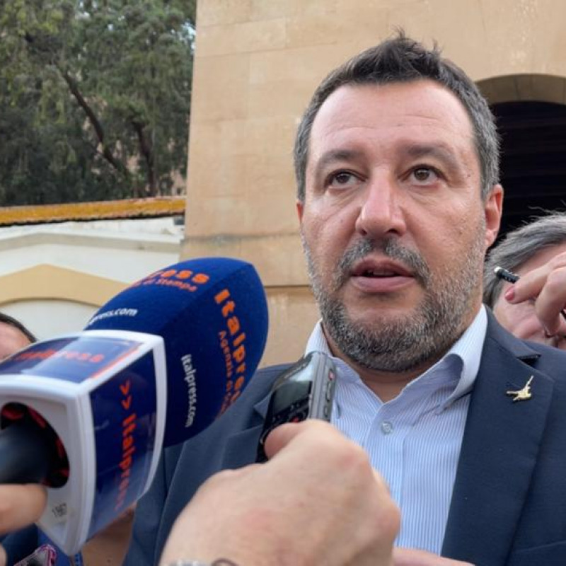 Salvini con i deputati leghisti dell'Ars