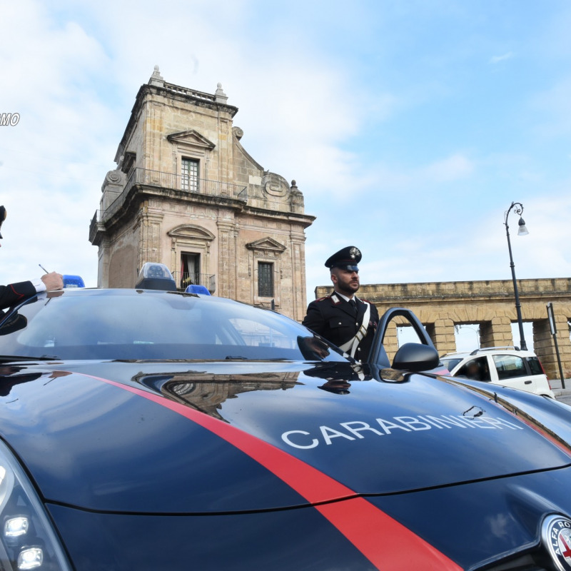 I controlli dei carabinieri in via Bara all'Olivella