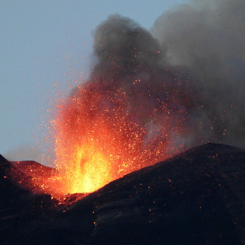 La nuova fontana di lava apertasi nel Cratere di Sud Est dell'Etna