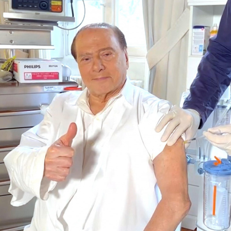 Anche Silvio Berlusconi ha effettuato il booster del vaccino anti Covid