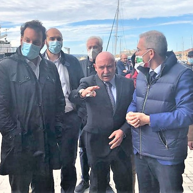Il sindaco Italia e l'assessore Falcone alla consegna dei lavori alla Marina di Siracusa
