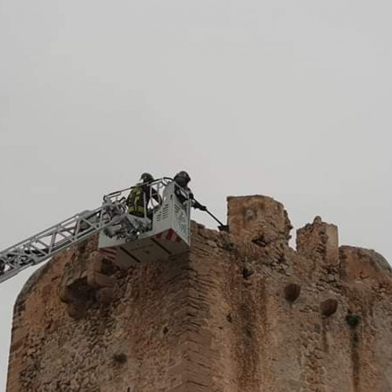 Crolla un altro pezzo della Torre del Baglio di Carini: intervengono i vigili del fuoco