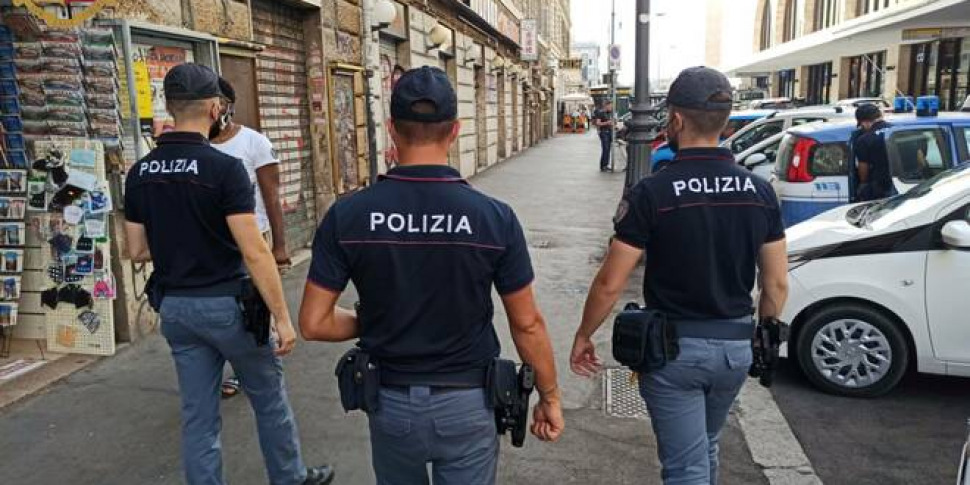 https://assets.gds.it/2021/11/polizia-roma-140516.660x368-970x485.jpg
